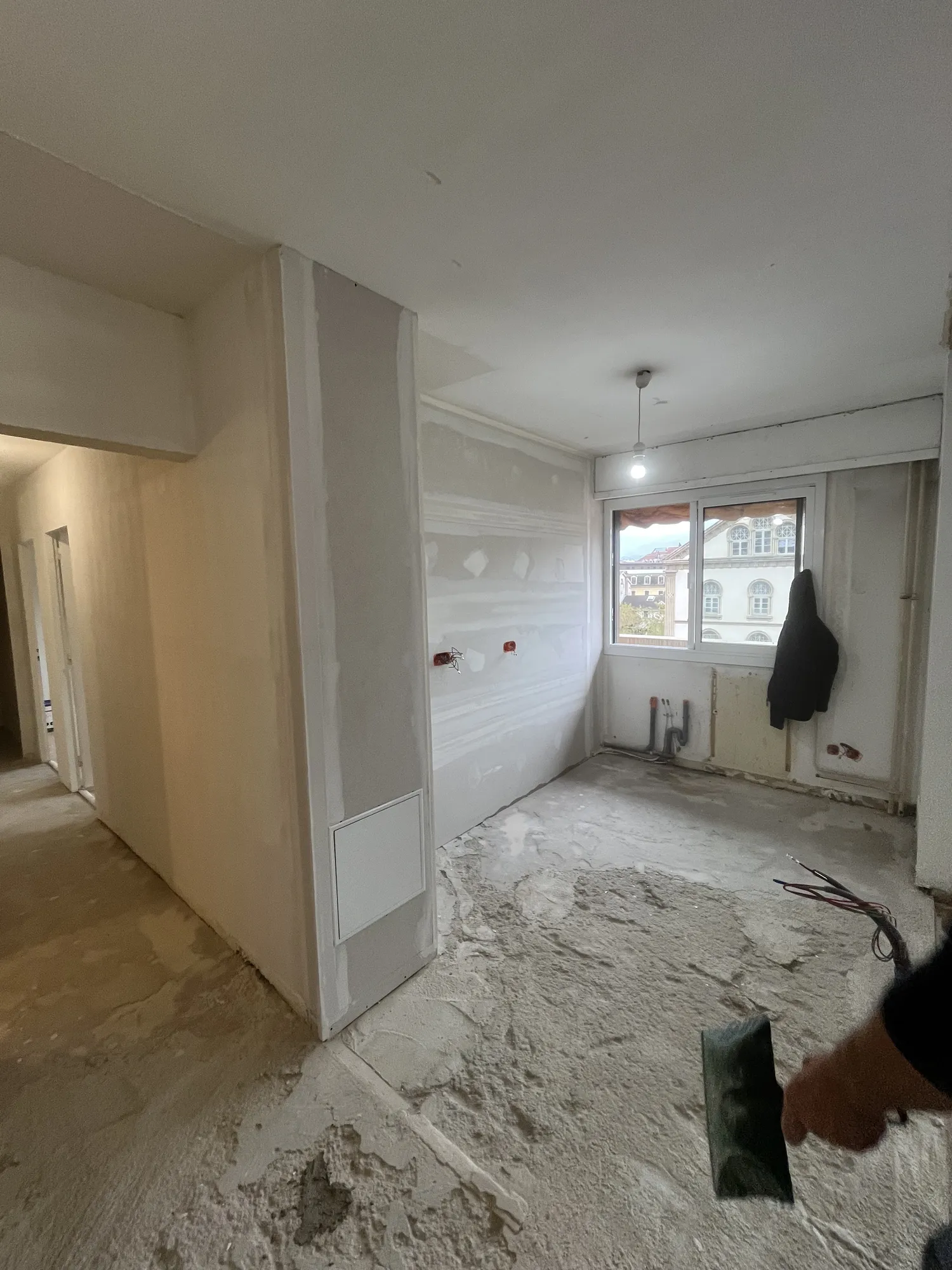 Travaux dans un couloir d’appartement